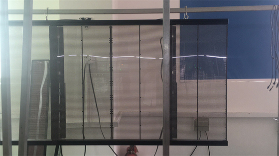 Veja através cortina de construção conduzida transparente do espelho da placa de exposição da grande