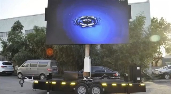 O diodo emissor de luz móvel fixado do caminhão indica o veículo conduzido Digitas móvel do negócio do caminhão da propaganda do quadro de avisos